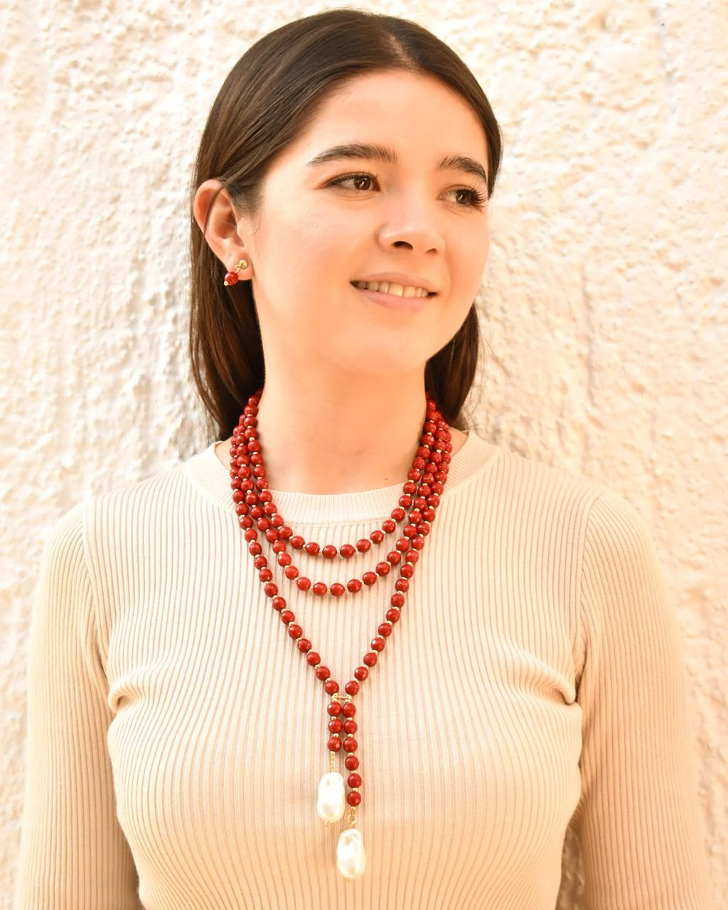 Persona usando joyería Florenciaga