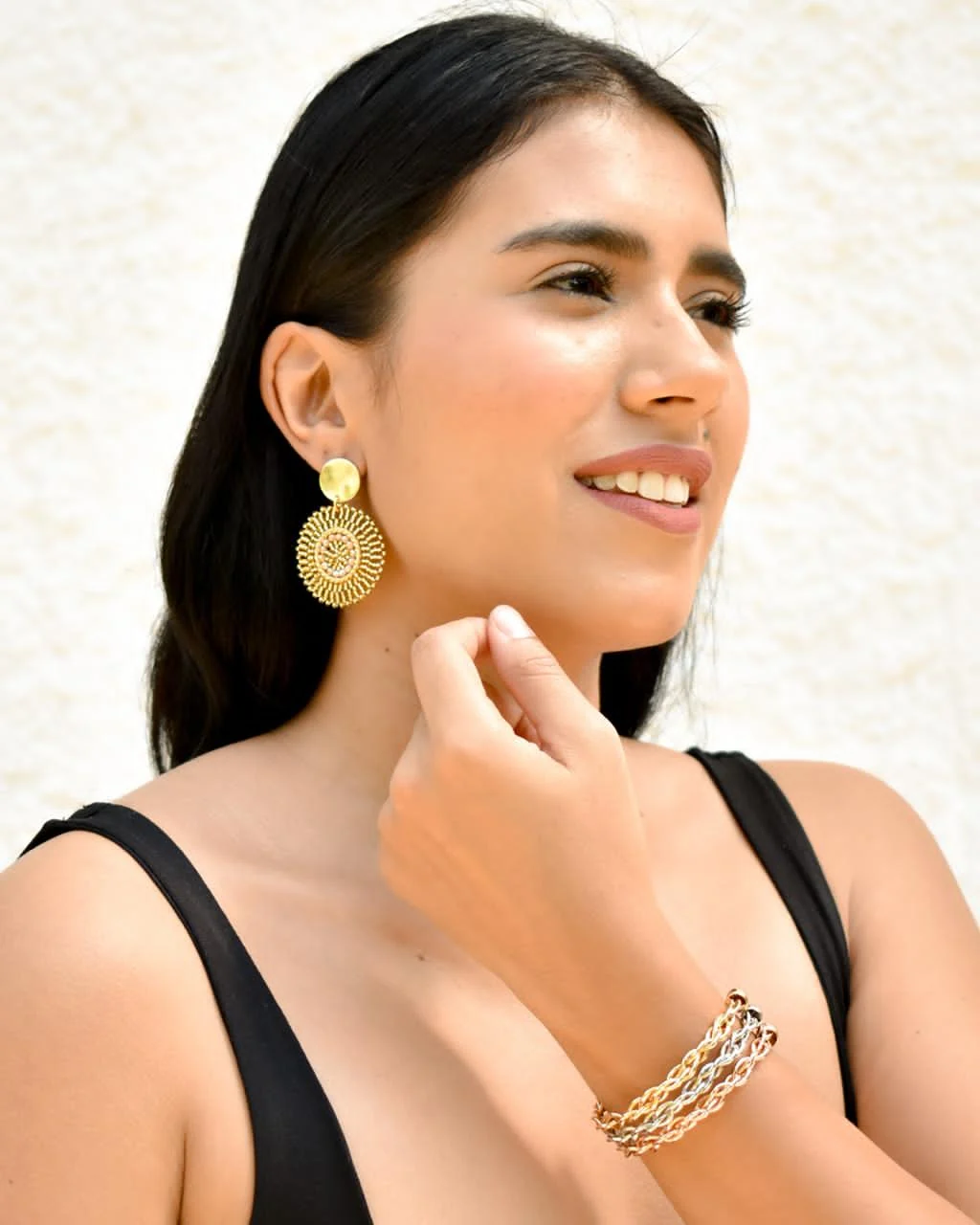 Persona usando joyería Florenciaga